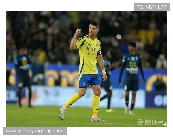 C罗的传奇旅程：在沙特联赛的百球里程碑背后，c罗沙滩踢球